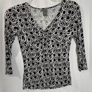Ann Taylor Black and White Long Sleeve V-Neck Top with Geometric Ring Print